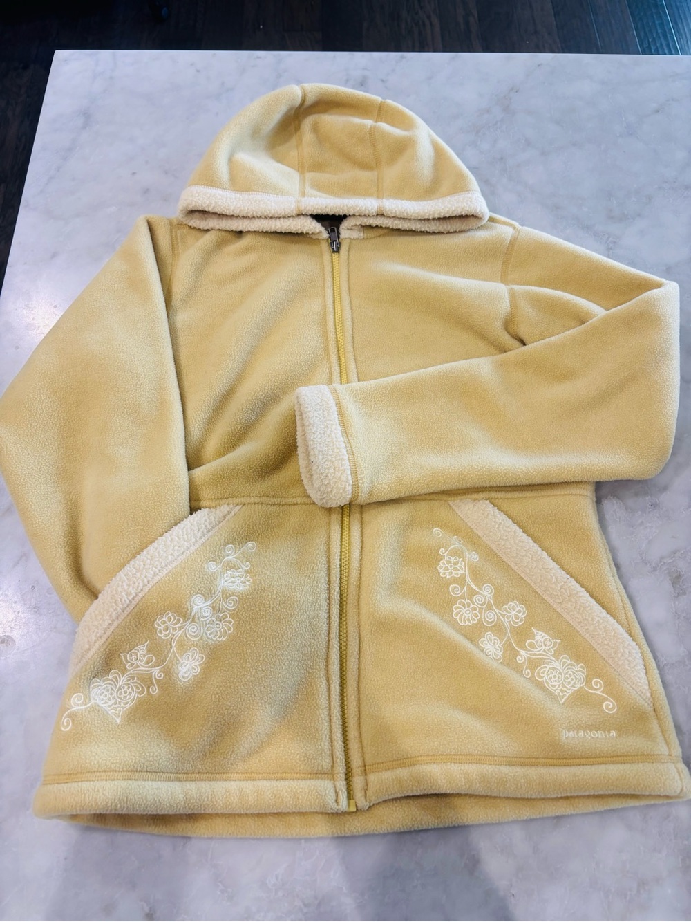 Patagonia Synchilla Pale Yellow Hooded Fleece Jacket with Pocket Embroidery